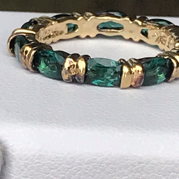 Jackie Kennedy Emerald Band Ring - Picture 4 of 6